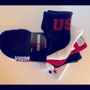 Steve Madden Women’s Americana Quarter socks